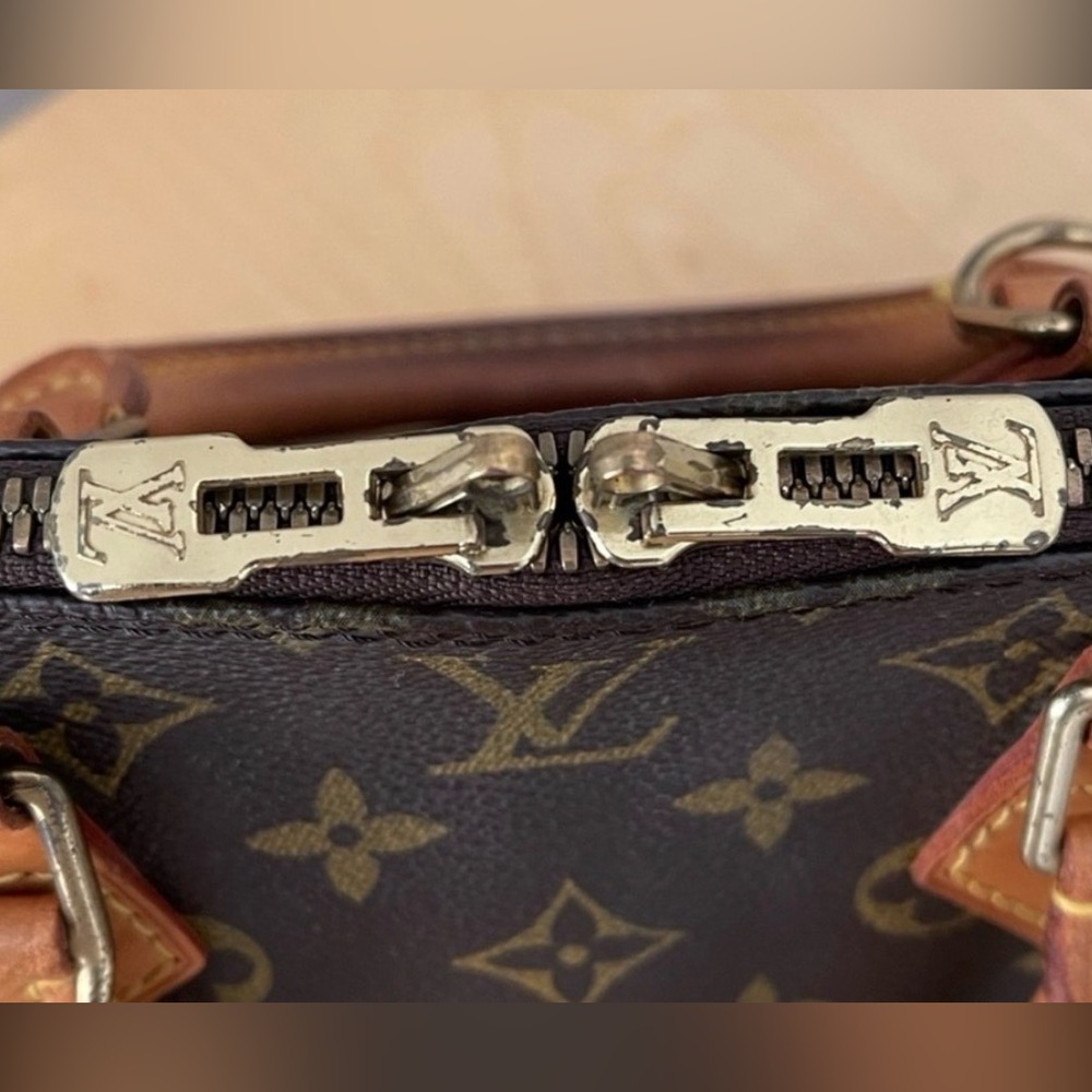 🔥Authentic Louis Vuitton Alma PM Monogram Handbag🔥 - Picture 7 of 15